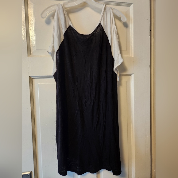 Long peek shoulder t-shirt - Picture 3 of 3